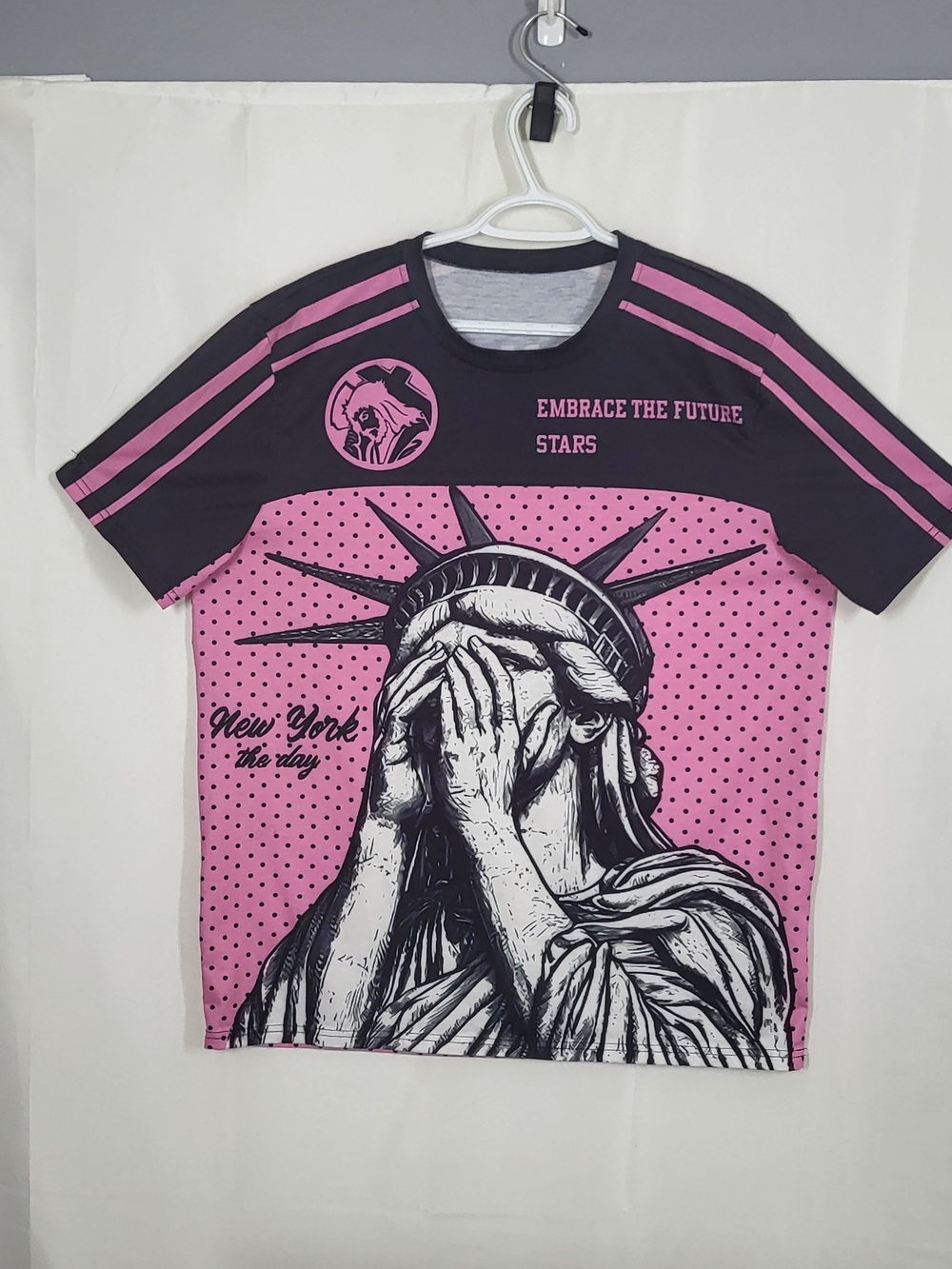 Men's Short-Sleeve Graphic Tee - Pink & Black Statue Motif